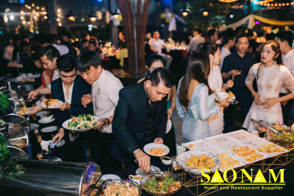 Kinh nghiệm tổ chức tiệc cưới buffet ngoài trời